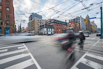 Foto op Plexiglas TORONTO, CANADA cyclists on King street West and Spadina Avenue © sleg21