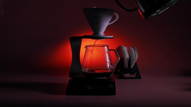 Brewing filter coffee using gooseneck kettle - Japanese coffee