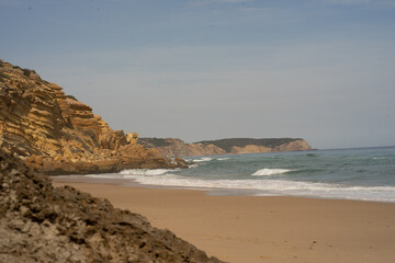 Küstenlandschaft mit Felsen und Meer	