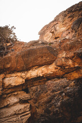 K&uuml;stenlandschaft mit Felsen und Meer	