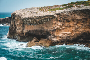 Küstenlandschaft mit Felsen und Meer	