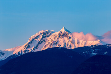 Naklejka na ściany i meble Alpine Glow on Mount Garibaldi