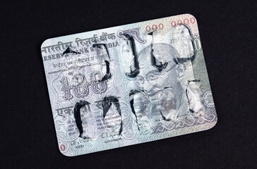 On the blister with tablets the image of a banknote of India is applied.