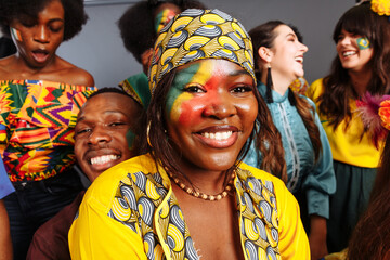 Naklejka premium Happy multi ethnic, multicultural young students have a party looking at camera, smiling, posing together at meeting, tolerance and racial equality concept