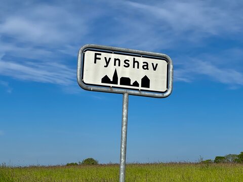 d&auml;nisches Ortsschild- hier Fynshav auf Alsen
