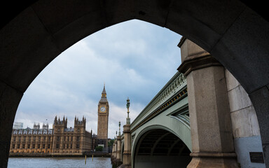 Framing the Houses of the Parliament