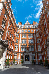 Inner yard of a typical residential building in South Kensington, London, England - 506520688