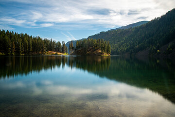 Fototapeta na wymiar bay of a lake in the mountains