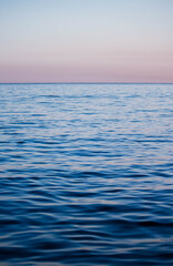 Naklejka premium Pink sunset sky and sea