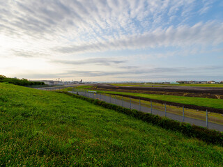 早朝の大阪国際空港の風景