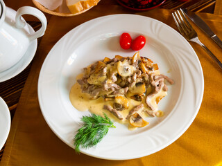 Image of a popular meat dish made from scices of beef seasoned with a fragrant sour cream sauce...