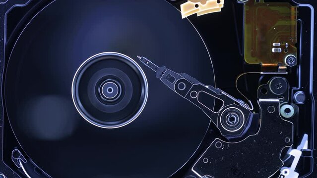 Harddisk moving head writing data on disc