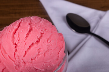 Strawberry flavored gelato made from milk and noble ingredients.