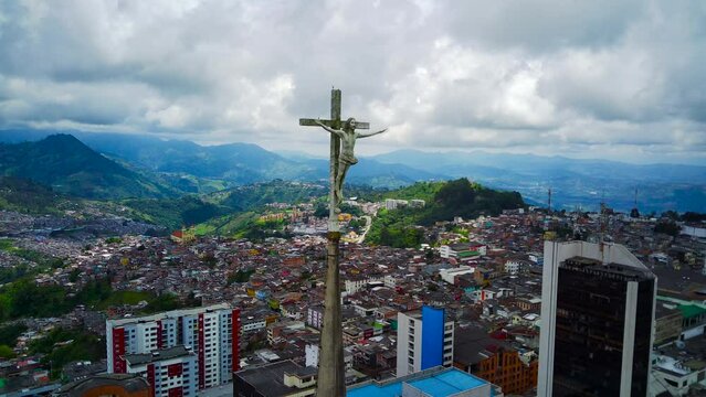 Catedral neogotica cristo en la punta