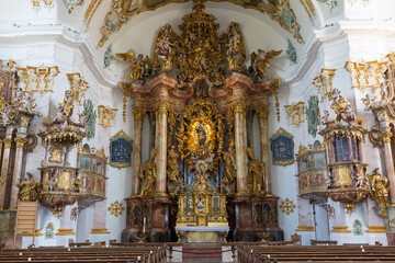 Fototapeta na wymiar View on the main altar of church Marienberg (Burghausen).