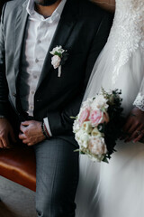 bride holding bouquet