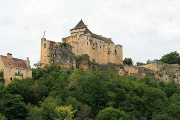 Fototapeta na wymiar medieval castle in castelnaud-la-chapelle (france)