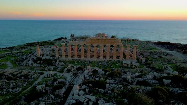 Selinunte, Temple, Sicily, Italy, sunset at the archeological site of Selinunte Sicilia Italia
