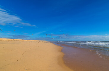 Fototapeta na wymiar Empty beach in Albufeira