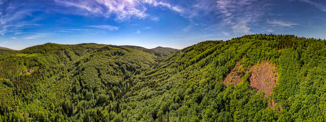 Góry, Beskid Śląski, Stożek i okolice, panorama z lotu ptaka od strony Czech wiosną