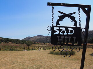 Cementerio de Sad Hill, famoso por la película El Bueno El Feo y El Malo. España. - obrazy, fototapety, plakaty