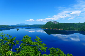 阿寒摩周国立公園。神秘の湖、摩周湖。弟子屈、北海道、日本。6月下旬。
