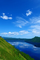 Naklejka na ściany i meble 阿寒摩周国立公園。神秘の湖、摩周湖。弟子屈、北海道、日本。6月下旬。