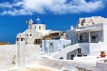 Fototapeta premium Greek architecture - white houses under the sun