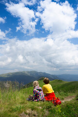 Naklejka premium tourist girls relax in the mountains