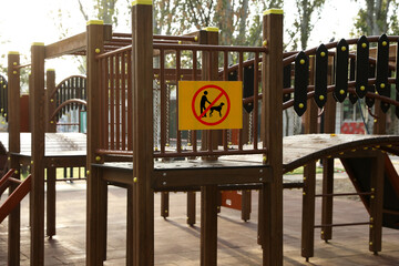 Fototapeta na wymiar Sign NO DOGS ALLOWED at children's playground