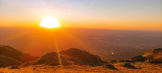 Atardecer en el Filo Serrano Region Cuyo Argentina  © Big Mundi