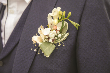 Détails de la tenue des mariés le jour de leur mariage