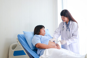 Fototapeta premium The doctor injects insulin to the patient in the abdominal area. to treat diabetes. Concept of medical services in hospitals. Treatment of diabetes in patients with severe medical conditions