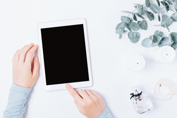 Woman's hands holding electronic tablet