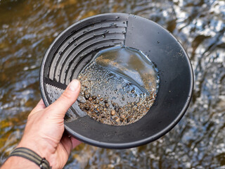 Goldwaschpfanne zum Goldschürfen