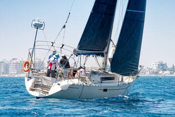 Obraz premium Crew of the yacht during the race