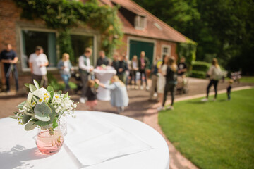 Flowers for a champagne reception outside. Drinks and fresh flowers for outdoor party in summer