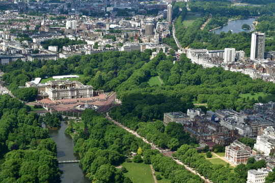 Buckingham Palace and St. James's park from the air, London tourist spots
