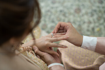 wear a ring, wedding ring, love couple