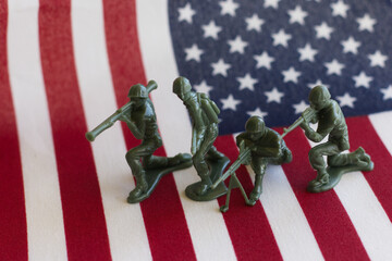 アメリカの国旗と兵士のミニチュア
