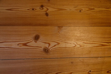 The wall is made of larch planks covered with a colorless varnish