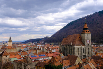 Obraz premium Viewpoint of the colorful bright roofs of the houses in the city of Brasov, Romania
