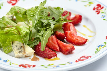 salad with strawberries and cheese