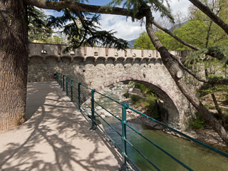 die historische Steinbrücke über den Fluß Passer in Meran, Südtirol