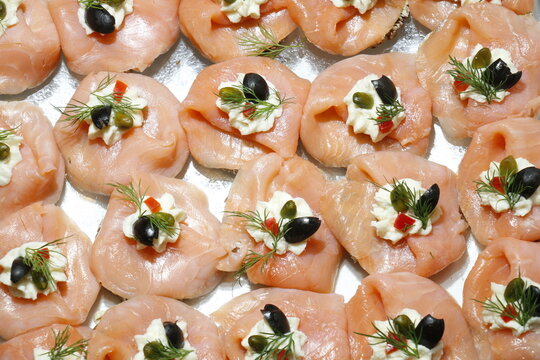 Lachshäppchen Bilder – Durchsuchen 1,252 Archivfotos, Vektorgrafiken ...