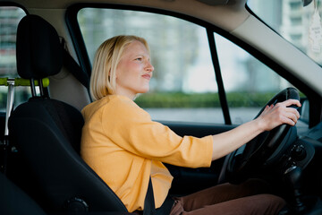 Fototapeta na wymiar Angry woman driving a car.