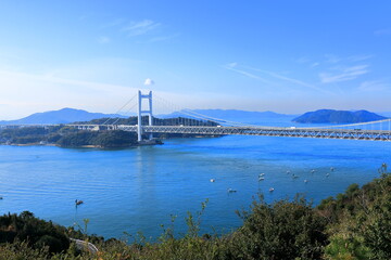 	瀬戸大橋と真っ青な空と海