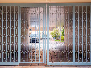 Lattice curtain of the domestic courtyard of the condominium.
