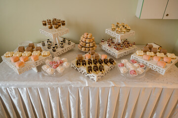 white chocolate cake with icing