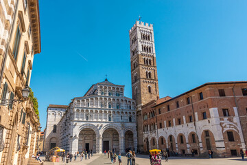 Fototapeta na wymiar Lucca, Italy, 18 April 2022: View of Lucca Cathedral